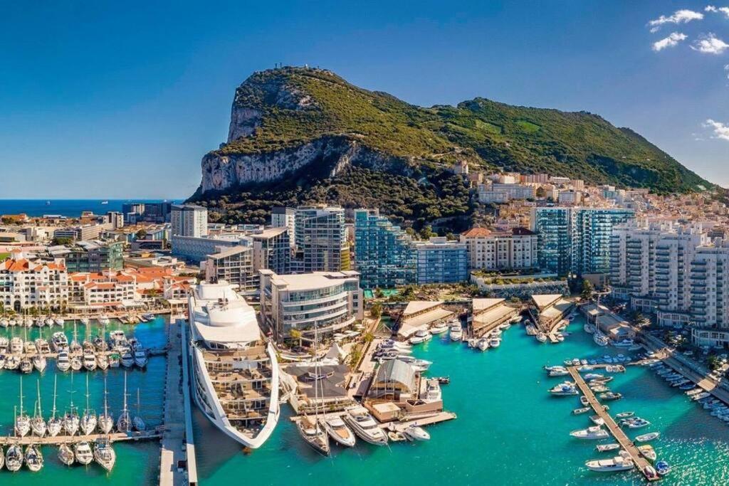 Gibraltar Luxury With Rooftop Pools & Views エクステリア 写真